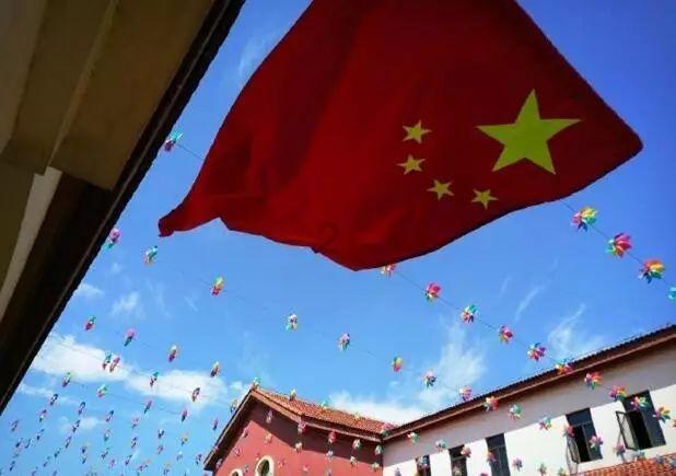 30多位足坛传奇球星山城开赛 重庆球迷直呼大饱眼福